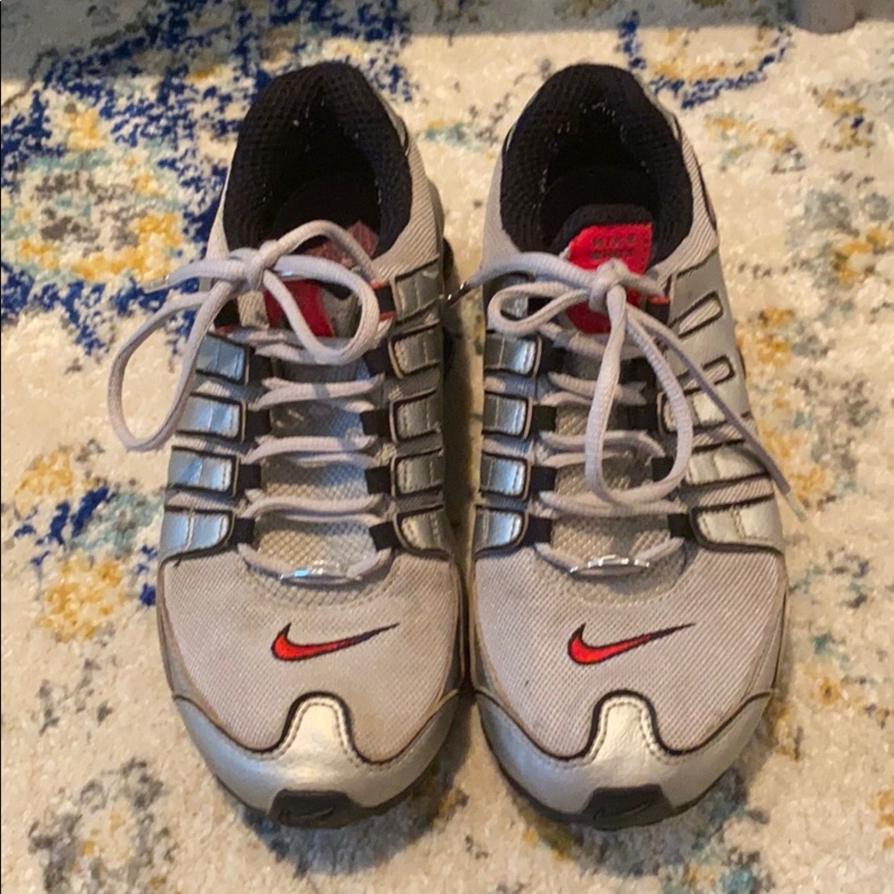 Gray/Silver/Res Nike Shox Size 6Y or Women’s 7.5